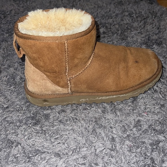 Right ugg boot - Picture 4 of 5